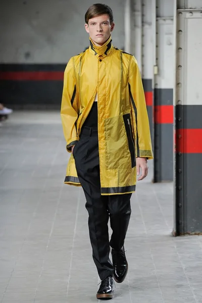 Look 25